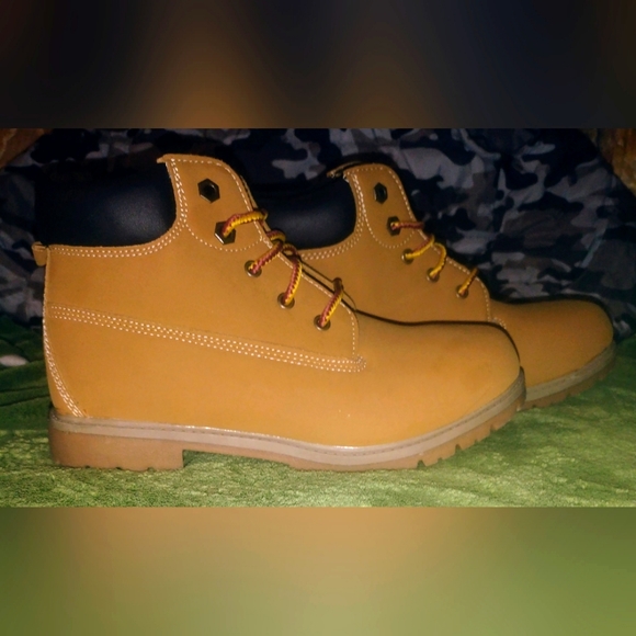 Boys size 6 combat boots - Picture 5 of 6